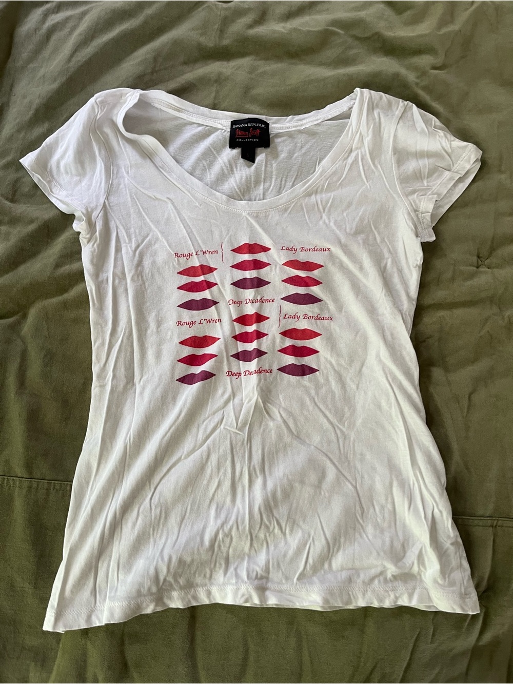 L’wren Scott Banana Republic White Graphic Scoop Neck Tee - Pink Lip Print